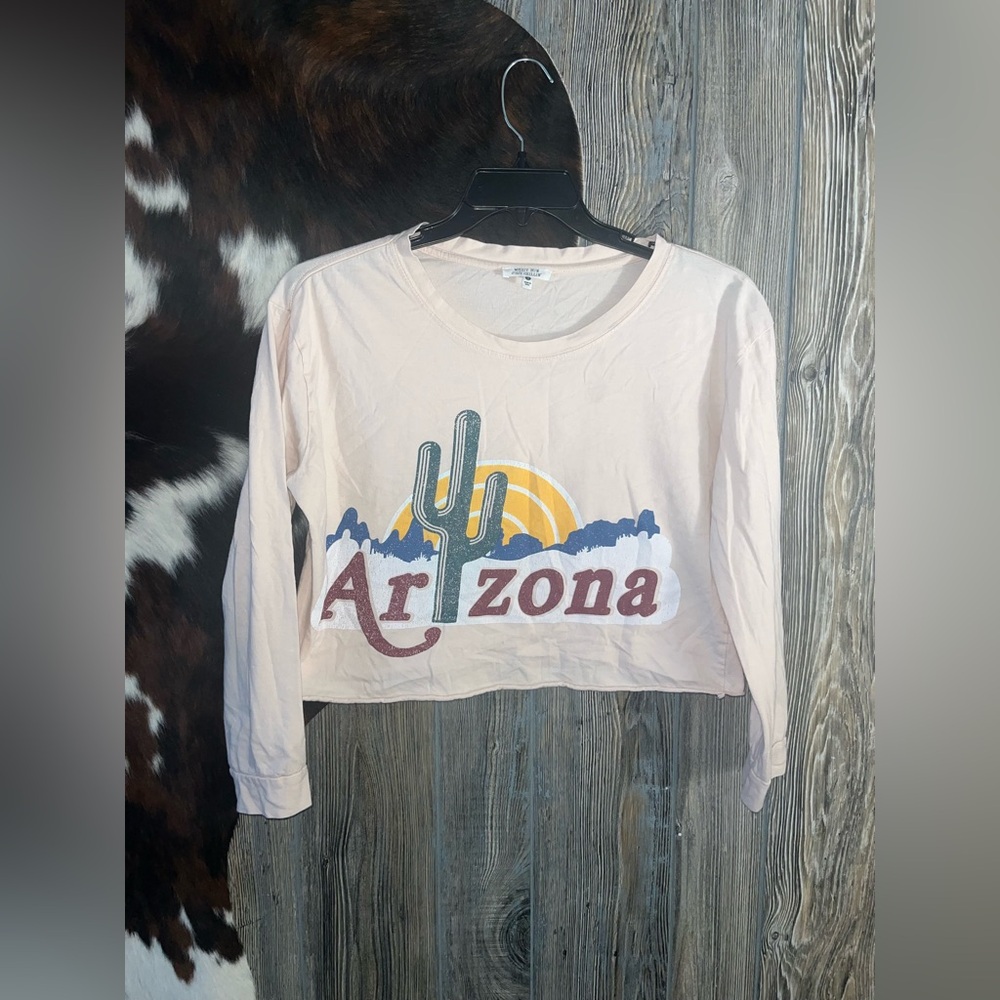 Messy Bun Just Chillin size medium light pink long sleeve cropped Arizona tee